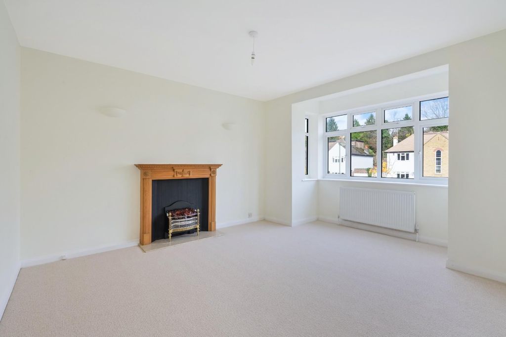 Property photo 2 of 15 Downs Way Close (10).Jpg