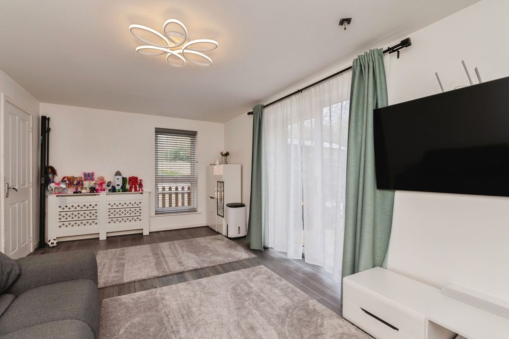 Property photo 2 of 21 Picture