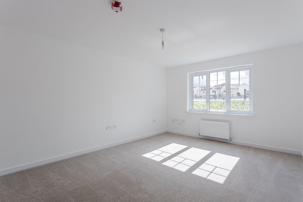 Property photo 3 of 32