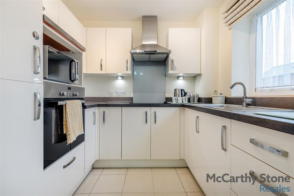 Property photo 3 of 18 8678204-Interior01.Jpg