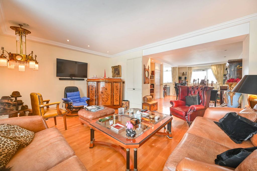 Property photo 3 of 10