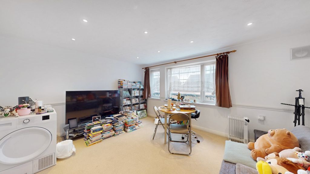 Property photo 2 of 9 4863952