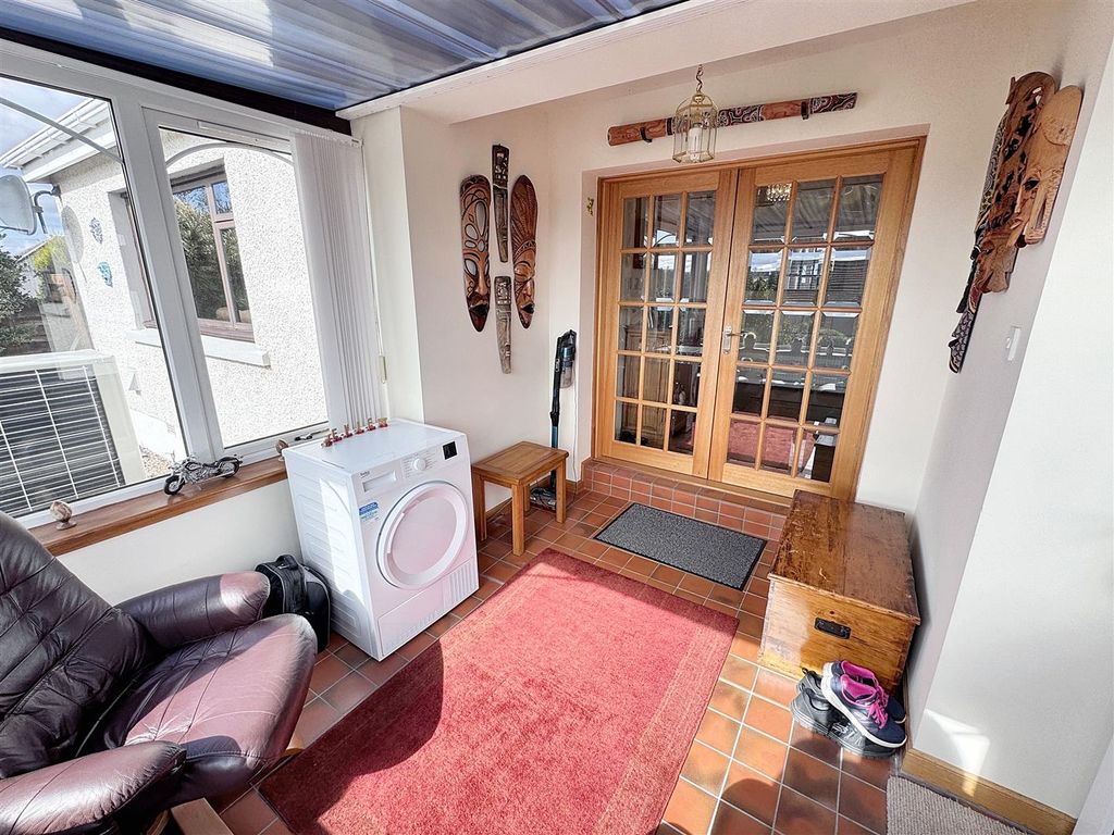 Property photo 3 of 32 Conservatory