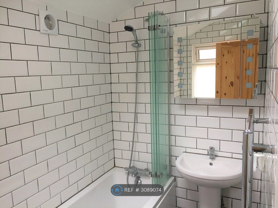 Property photo 3 of 9 Bathroom