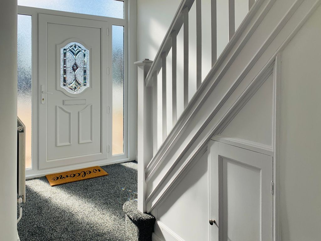 Property photo 2 of 14 Entrance Hall