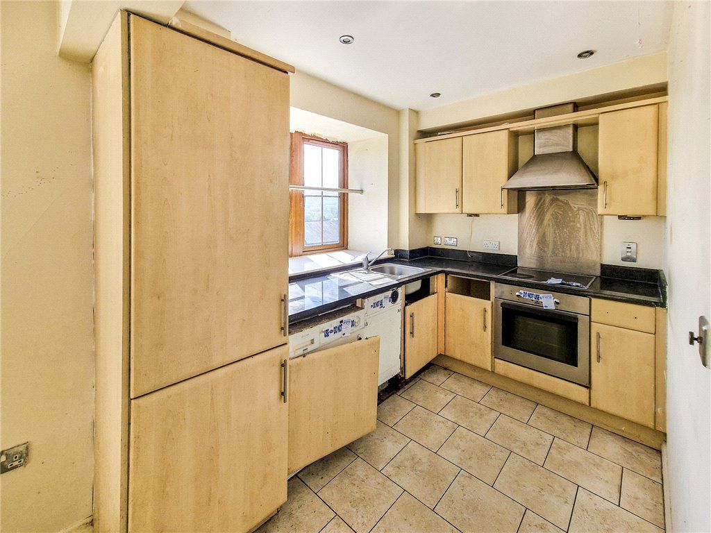 Property photo 3 of 6 Kitchen