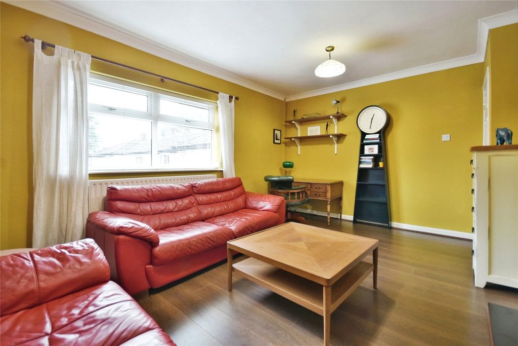 Property photo 2 of 16 Lounge