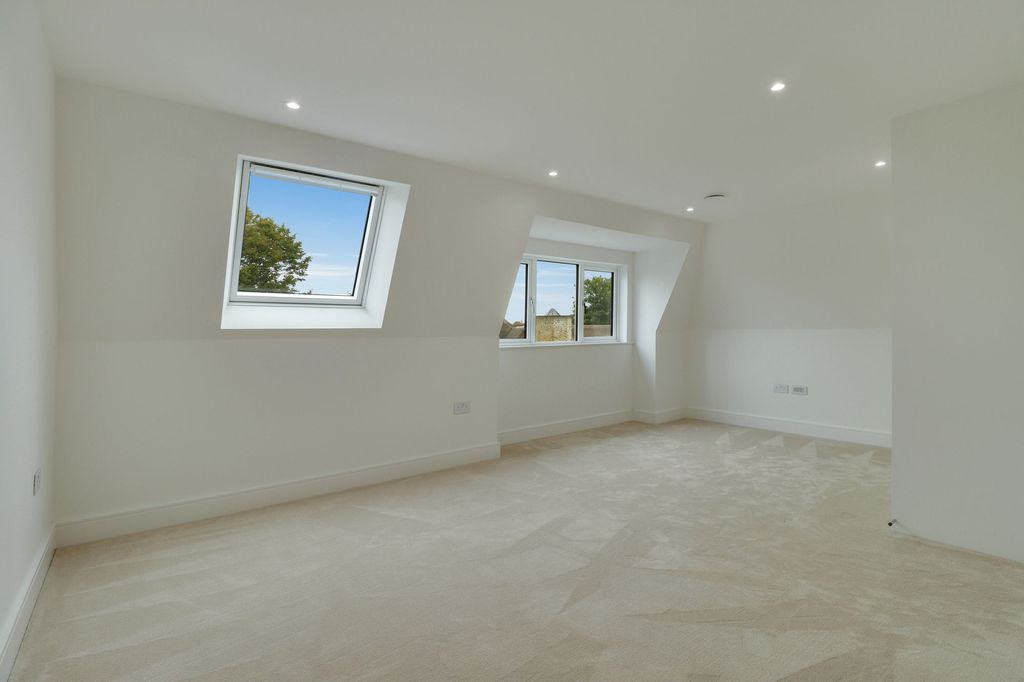 Additional image 32 of 4 bed semi-detached house for saleHurst Road, East Molesey KT8