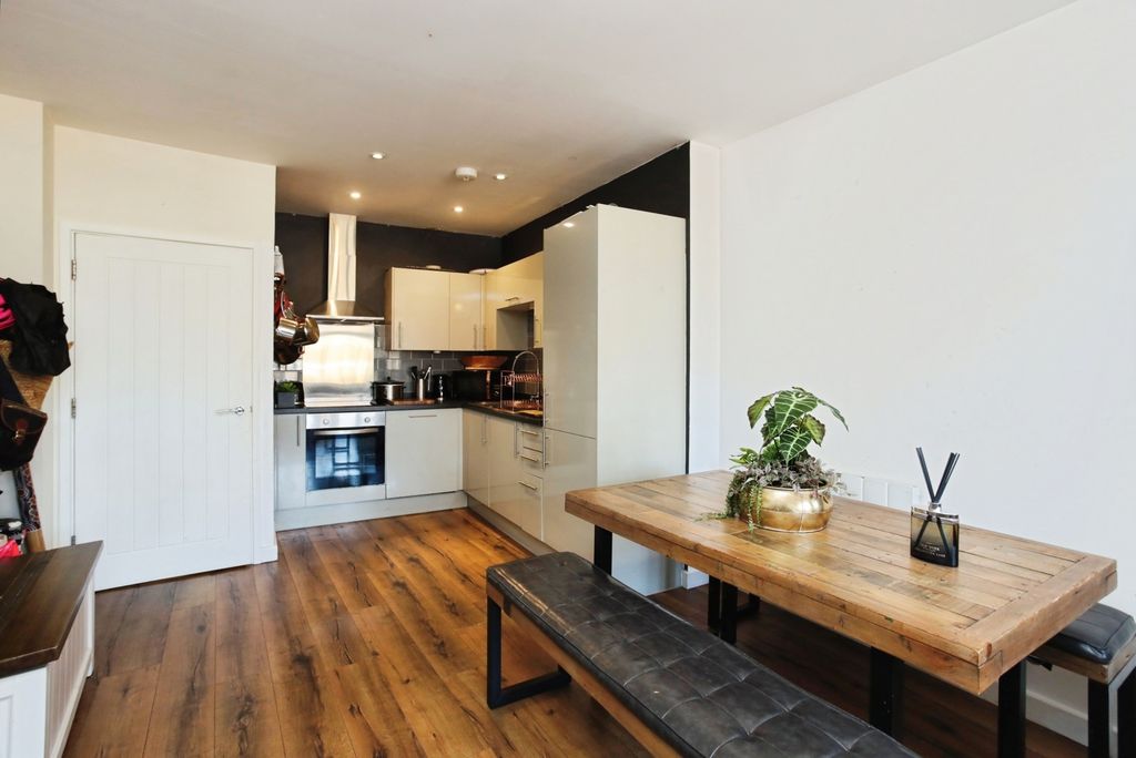 Property photo 3 of 20 Pbox-Img.Jpg