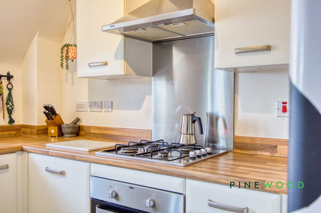 Property photo 3 of 14 Kitchen / Breakfast Room / Living Room
