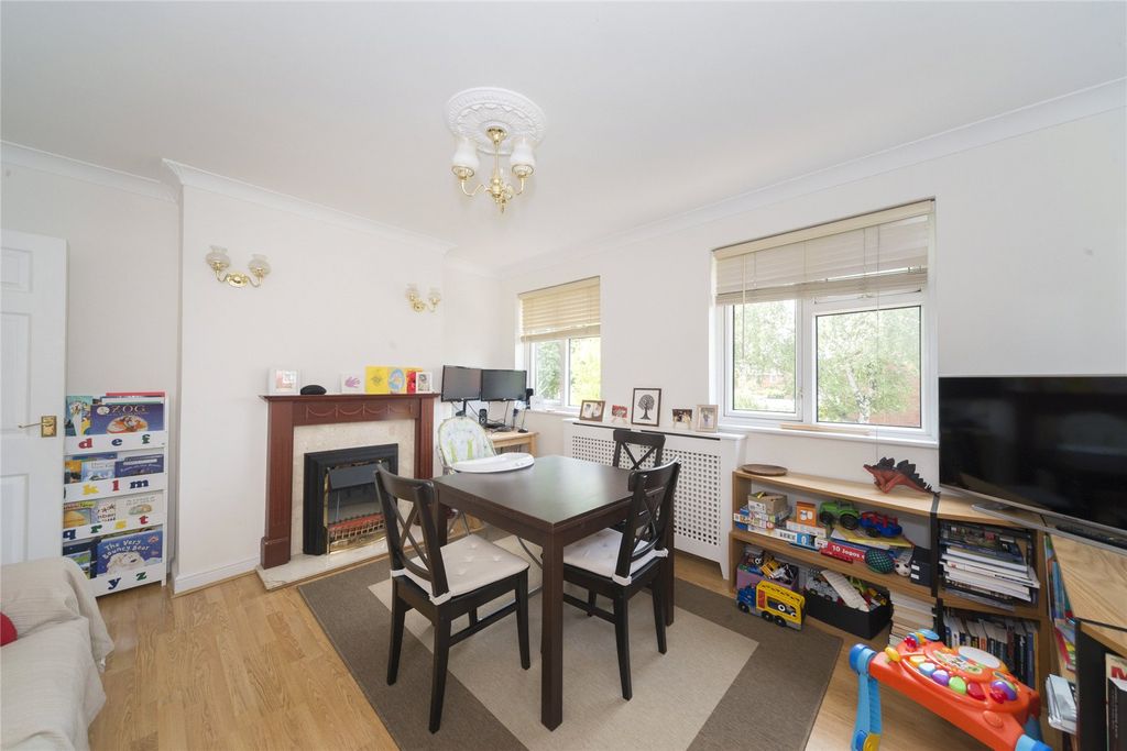 Property photo 2 of 8 Picture No. 12