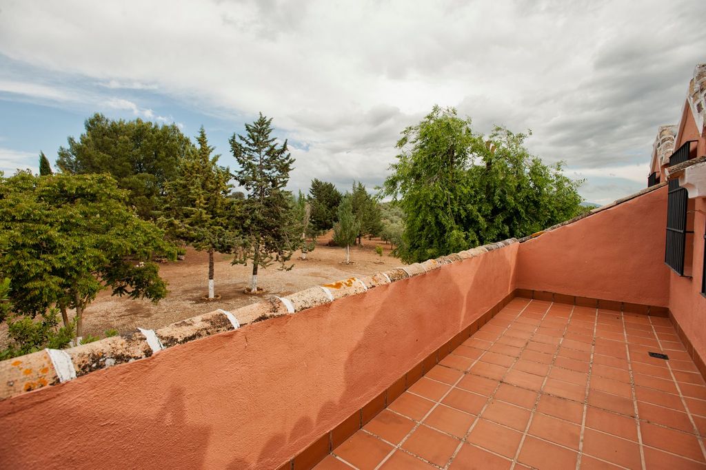 Property photo 3 of 10