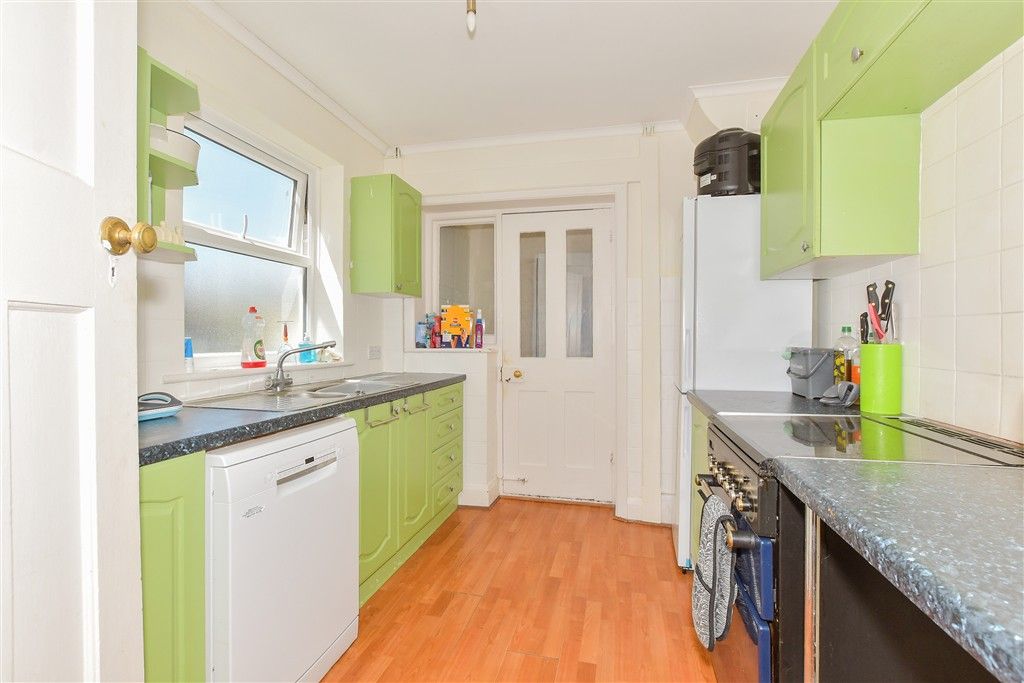 Property photo 3 of 11 Kitchen