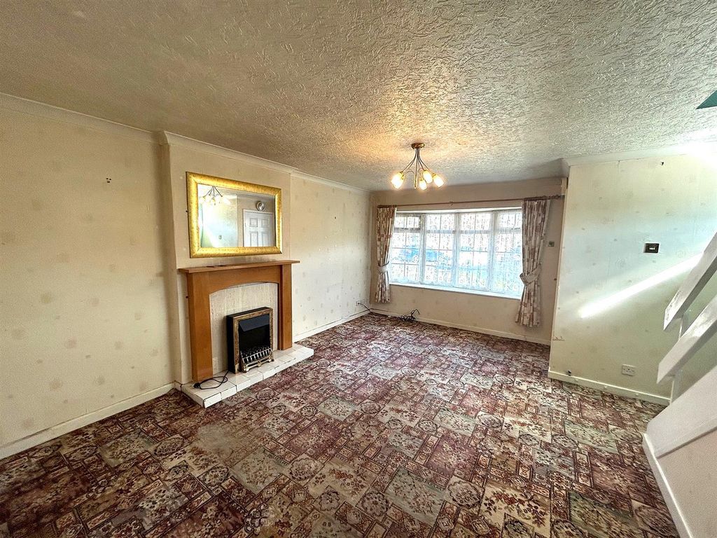 Property photo 2 of 11 Lounge.Jpg