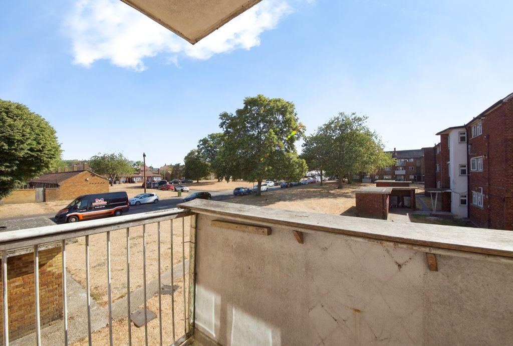 Property photo 3 of 8 Pbox-Img.Jpg