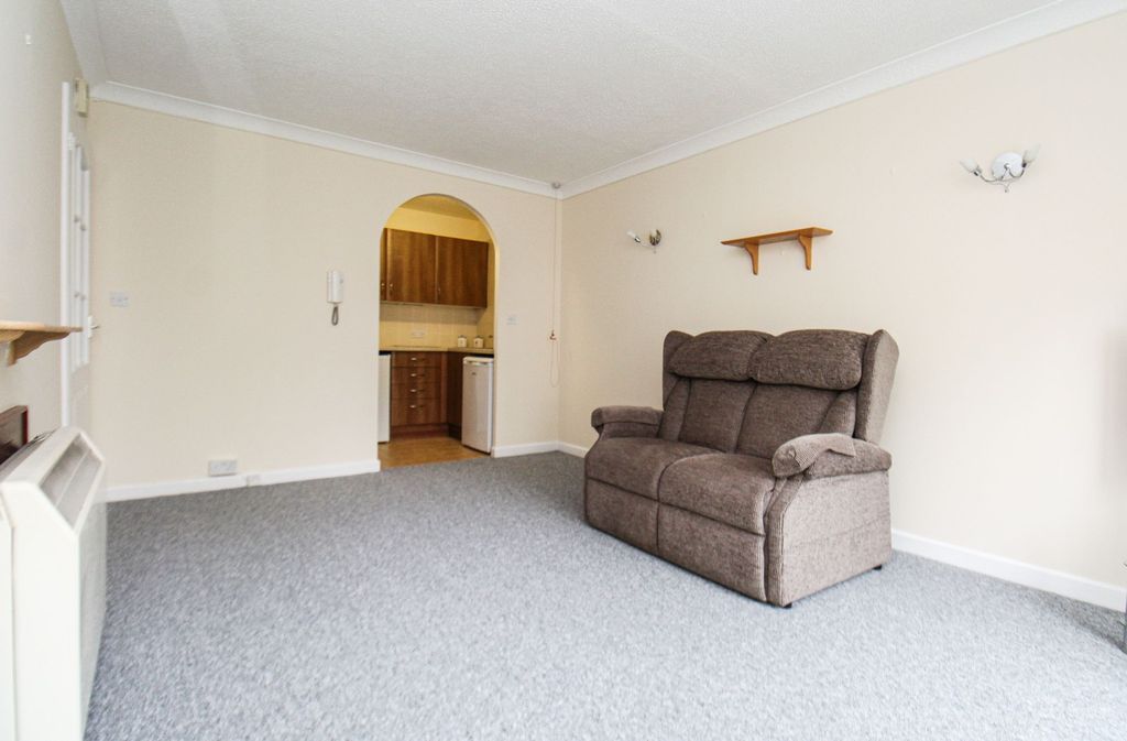 Property photo 1 of 12