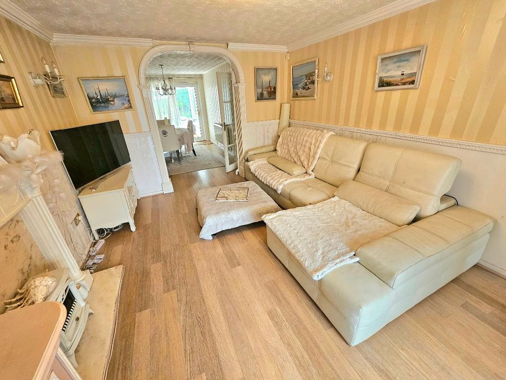Property photo 2 of 21