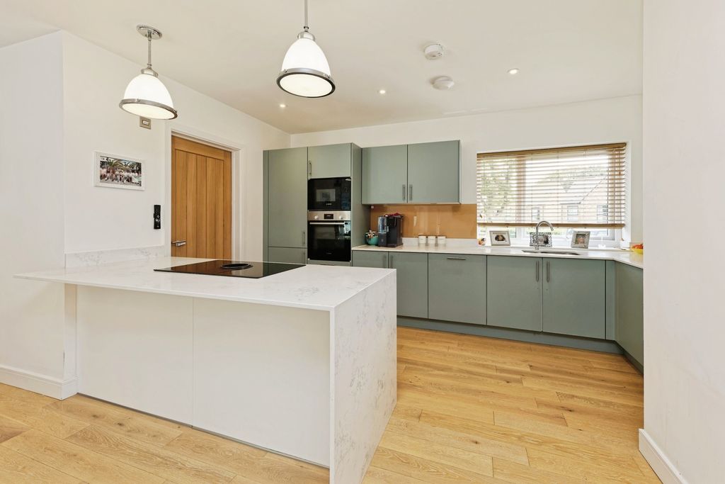 Property photo 1 of 24 Pbox-Img.Jpg