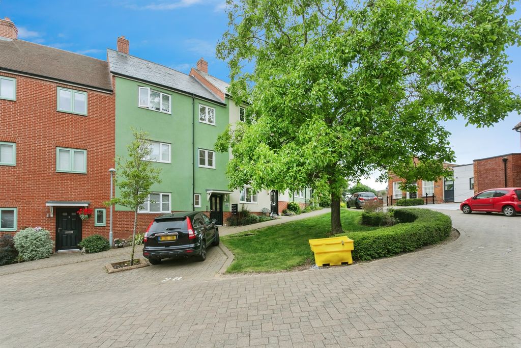 Property photo 2 of 11