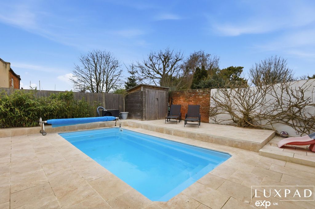 Property photo 3 of 28