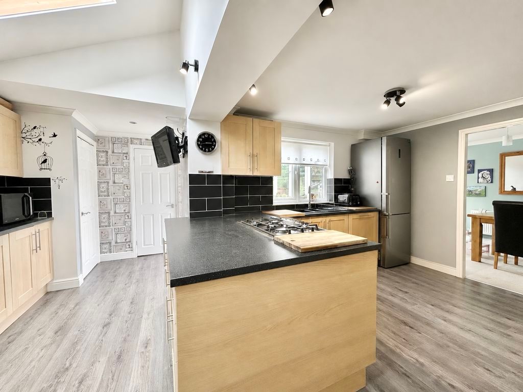 Property photo 2 of 19 Kitchen
