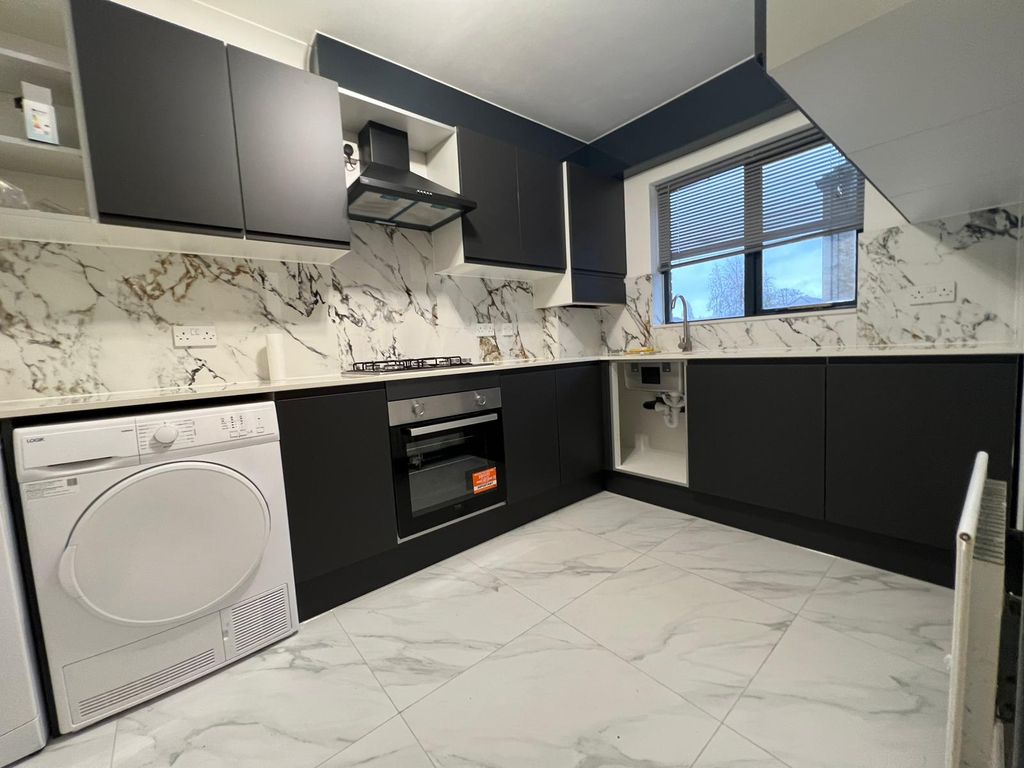 Property photo 3 of 15 Photo 18