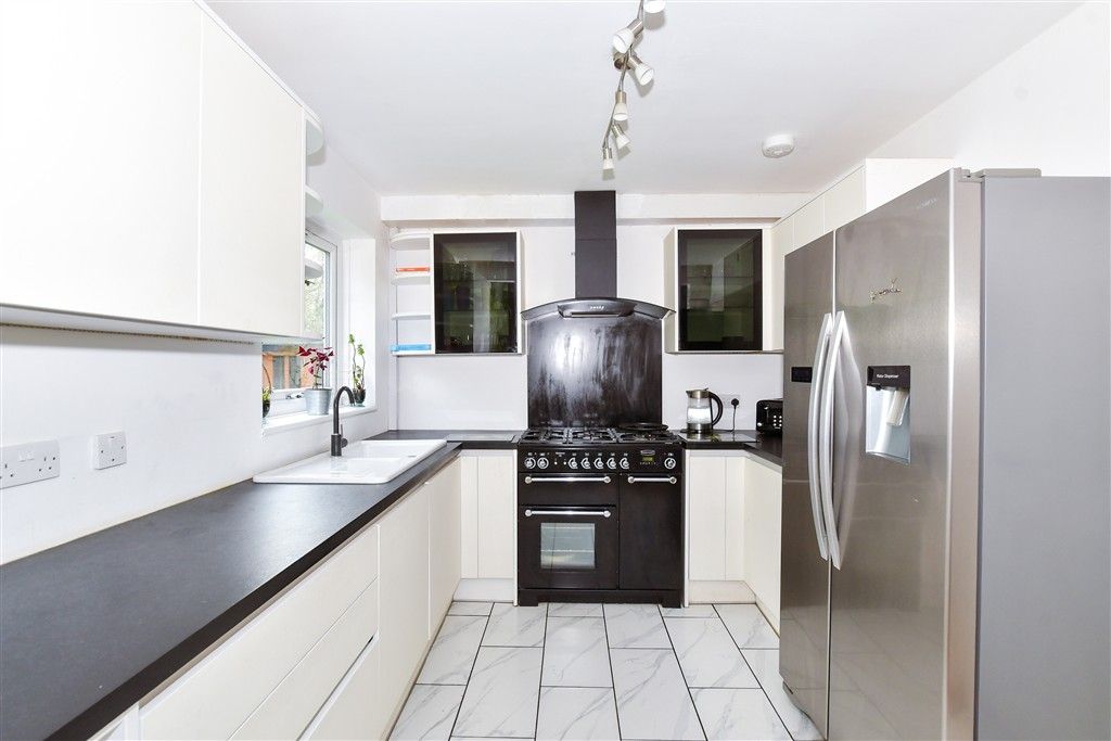 Property photo 3 of 15 Kitchen