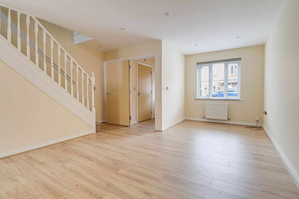 Property photo 3 of 16 Img3625Img3627