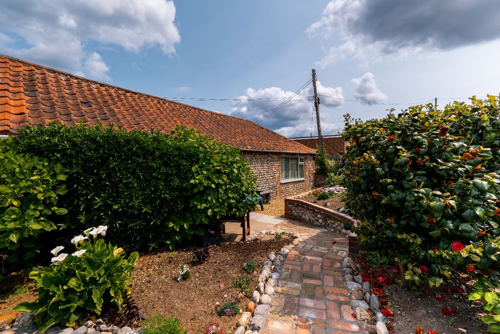 Property photo 3 of 22 4245835