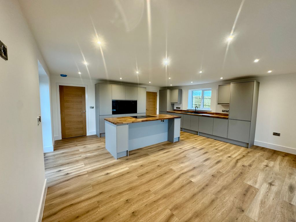 Property photo 2 of 24 Kitchen