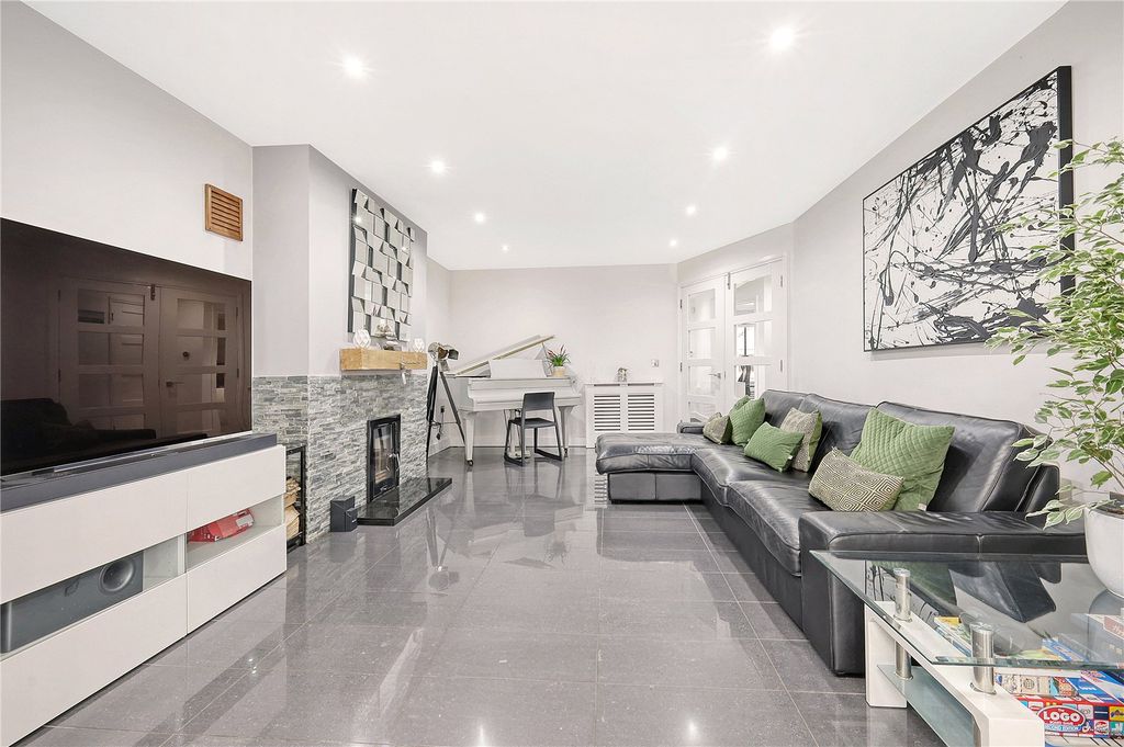 Property photo 1 of 38 Picture No. 75