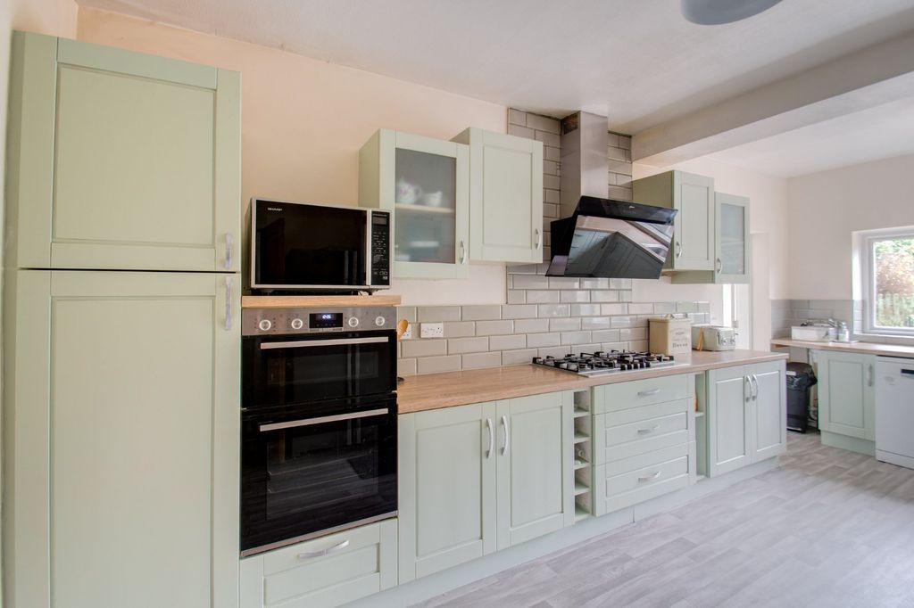 Property photo 3 of 28 Picture No. 11