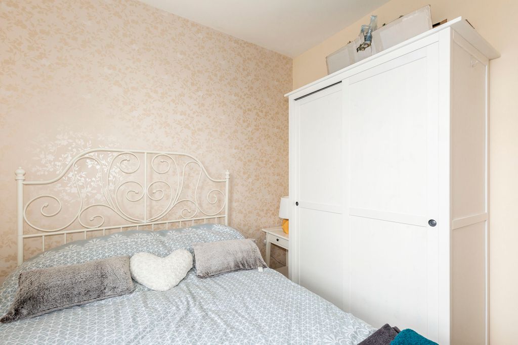 Property photo 2 of 5