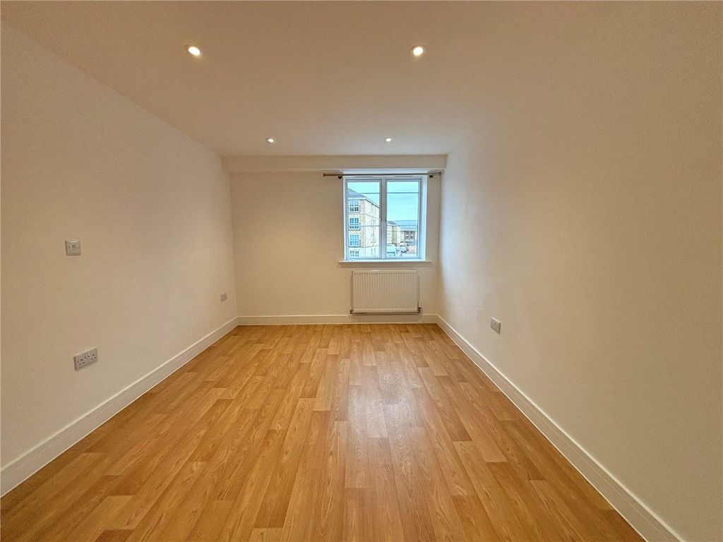 Property photo 2 of 8 Picture No. 22