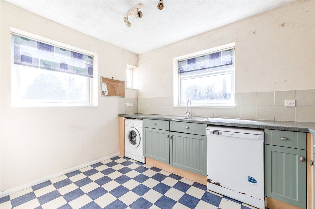 Property photo 3 of 12 Kitchen