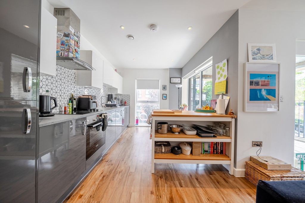 Property photo 3 of 17 Kitchen