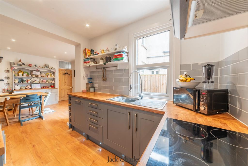Property photo 3 of 26 6 Chichester-32.Jpg