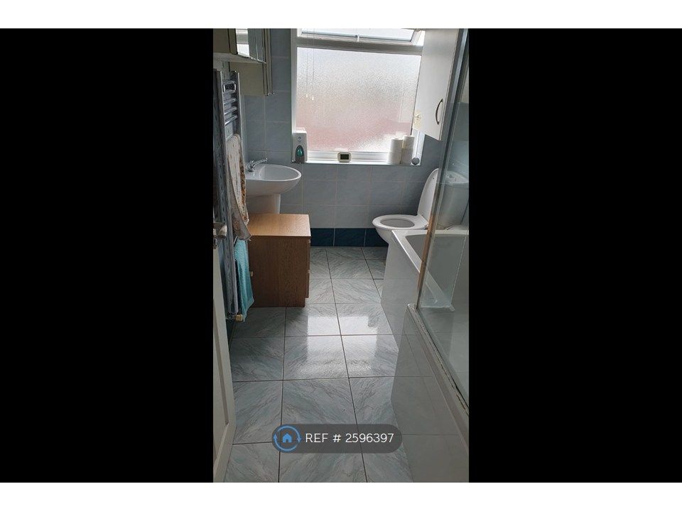 Property photo 3 of 4 Shared Bathroom
