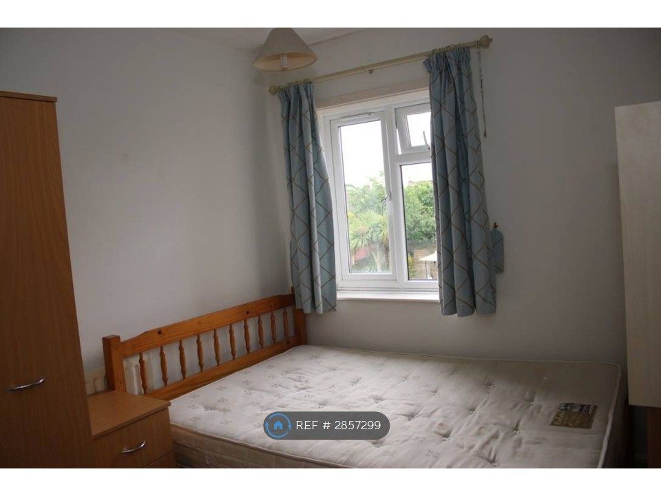 Property photo 3 of 5 Room 3