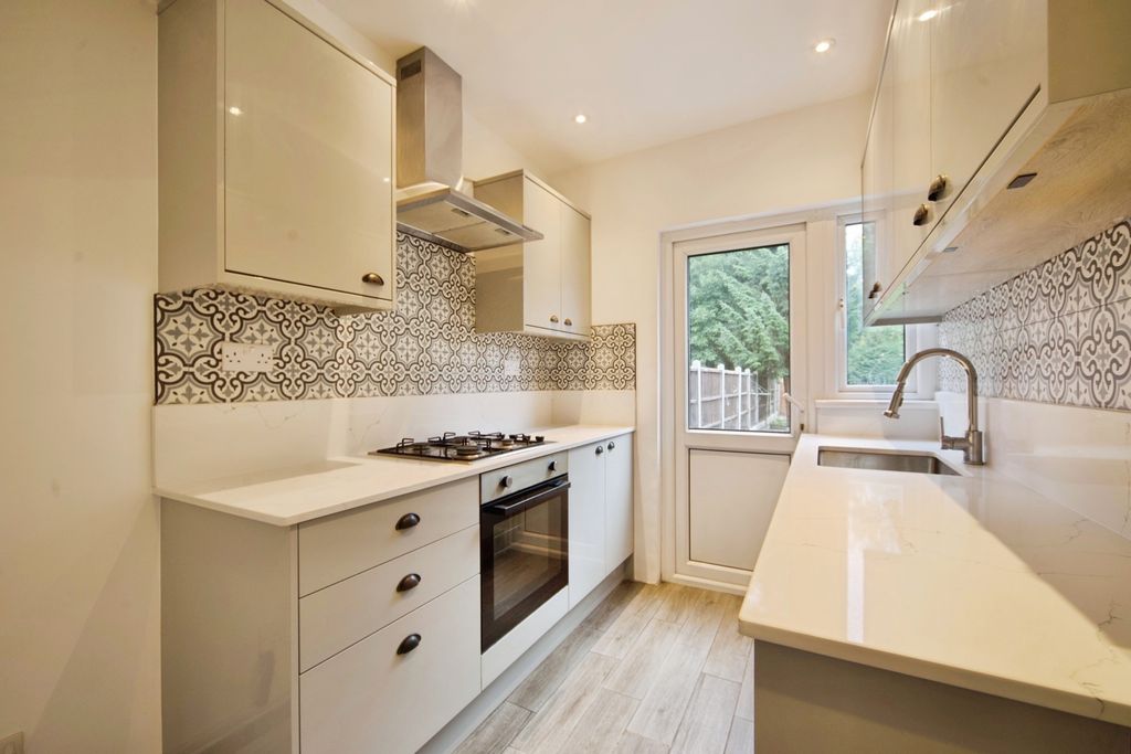 Property photo 3 of 17 Photo