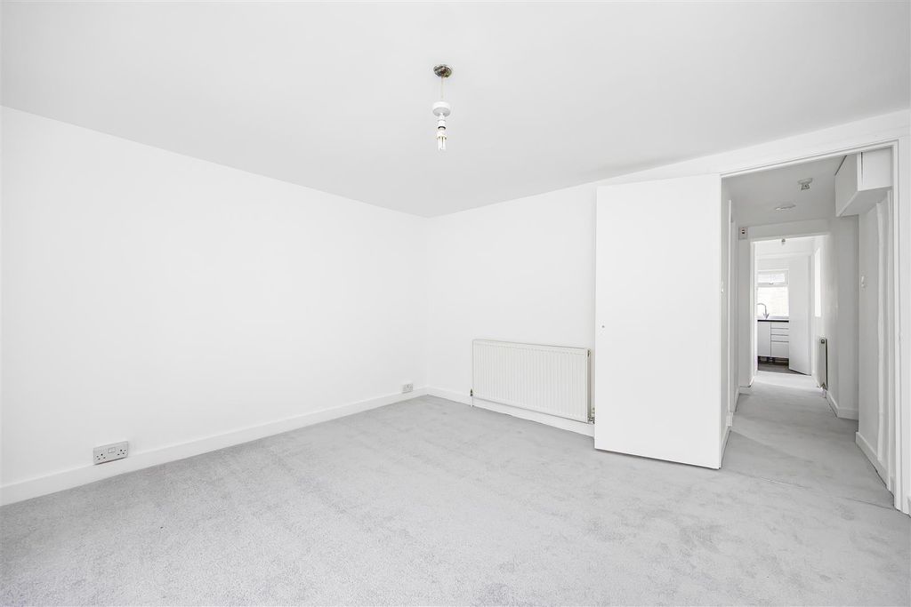 Property photo 3 of 13 4