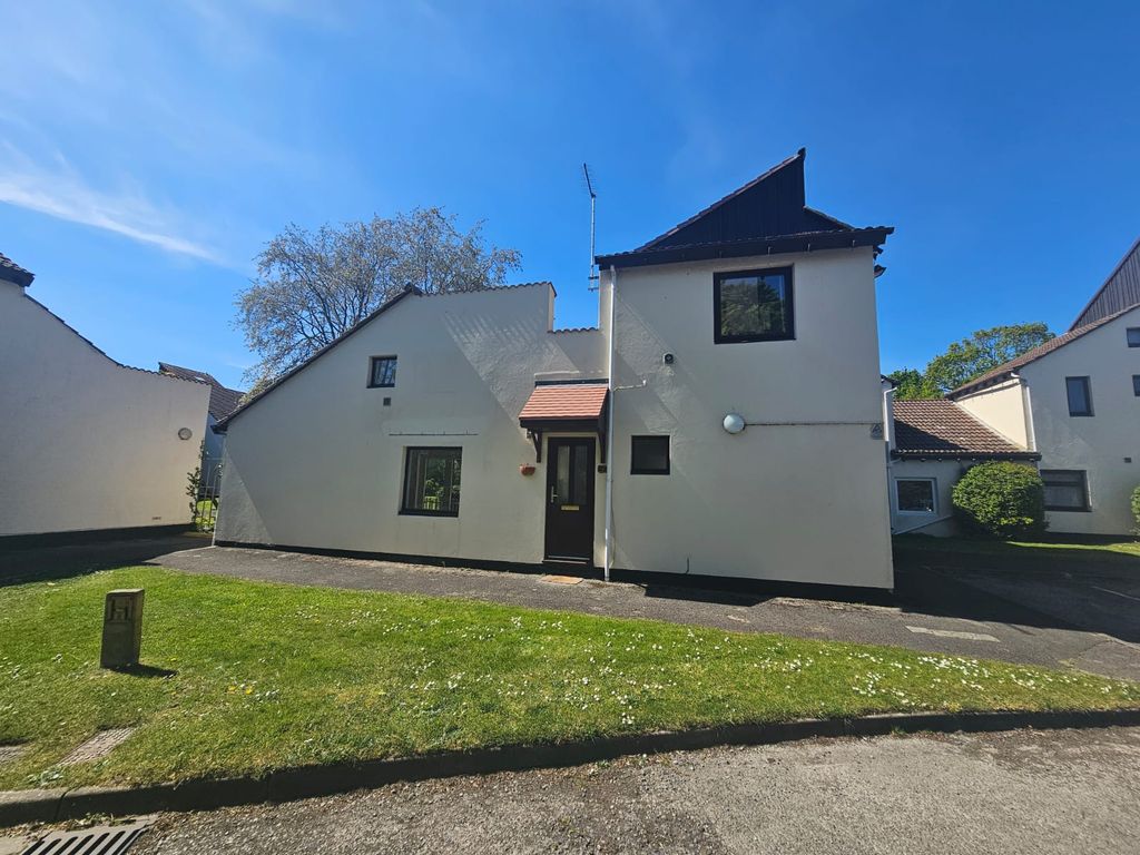 Property photo 1 of 13 Bungalow Flat With 1 Double Bedroom &amp; 1 Single Bedroom, Garden And Parking