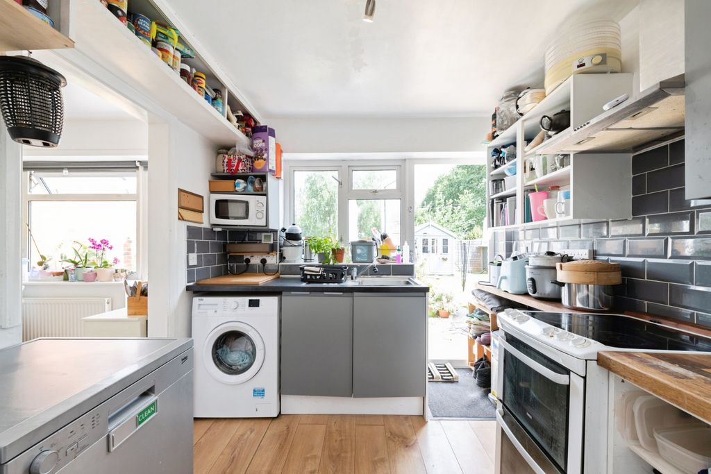 Property photo 2 of 12 Kitchen