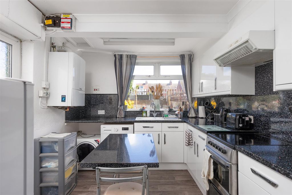 Property photo 2 of 13