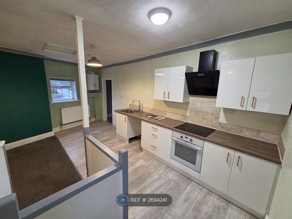 Property photo 2 of 11 Kitchen