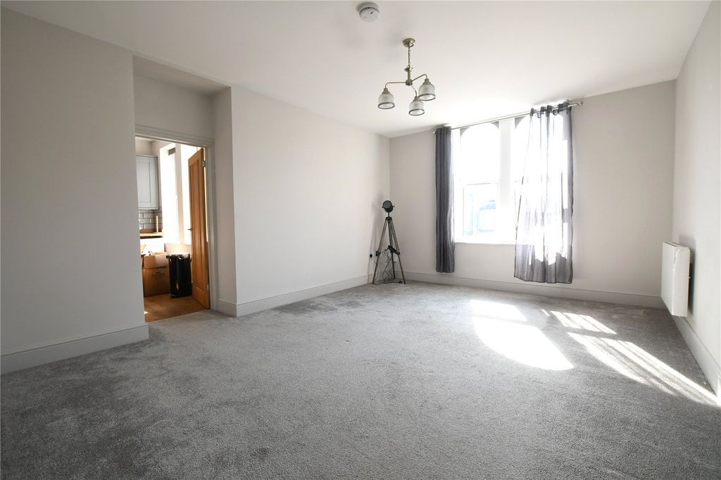 Property photo 2 of 9 Picture No. 32