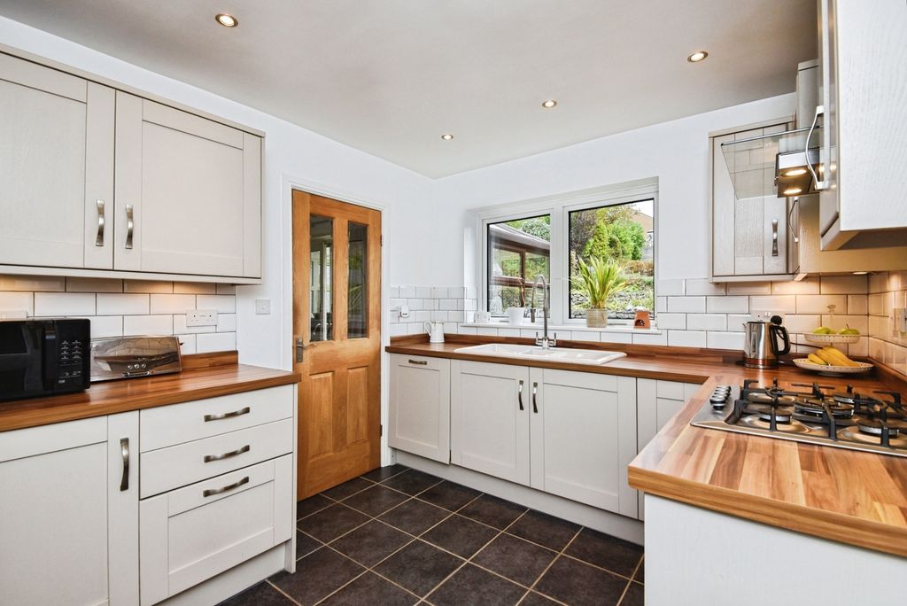 Property photo 3 of 17 Photo