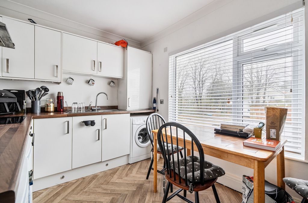 Property photo 2 of 13 2 - 1408079-5-698B1F1...