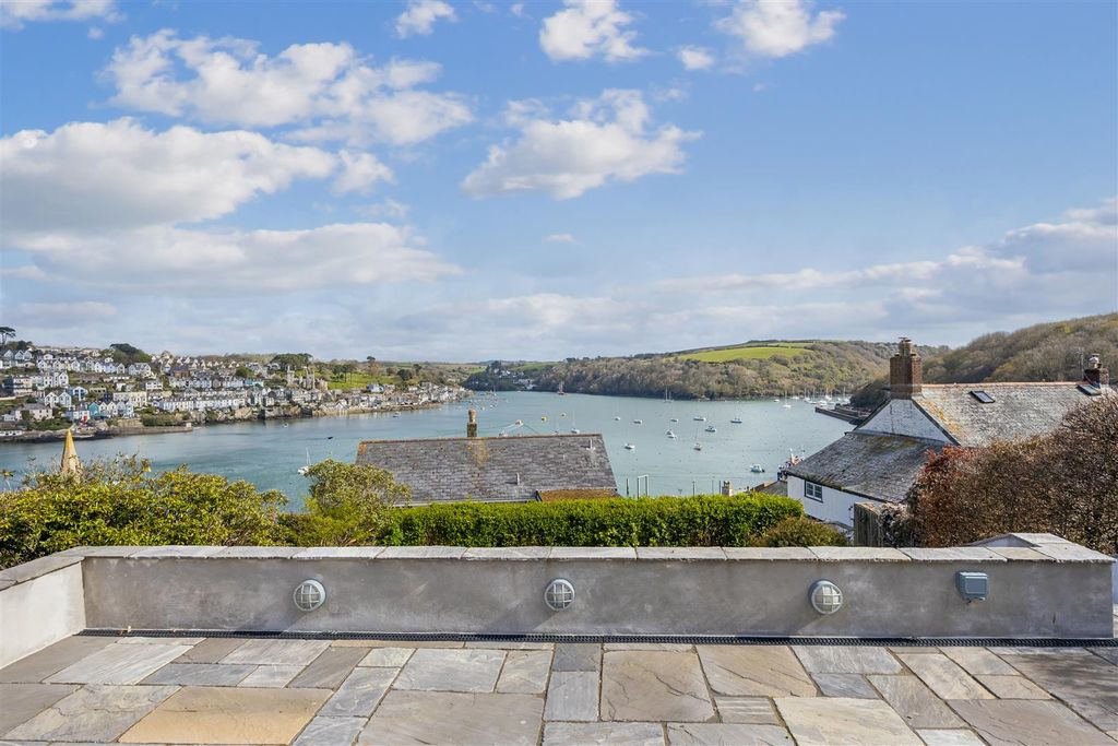Property photo 3 of 19 10 Hockens Lane Polruan Fowey-16.Jpg