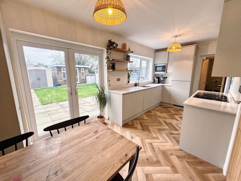 Property photo 3 of 25